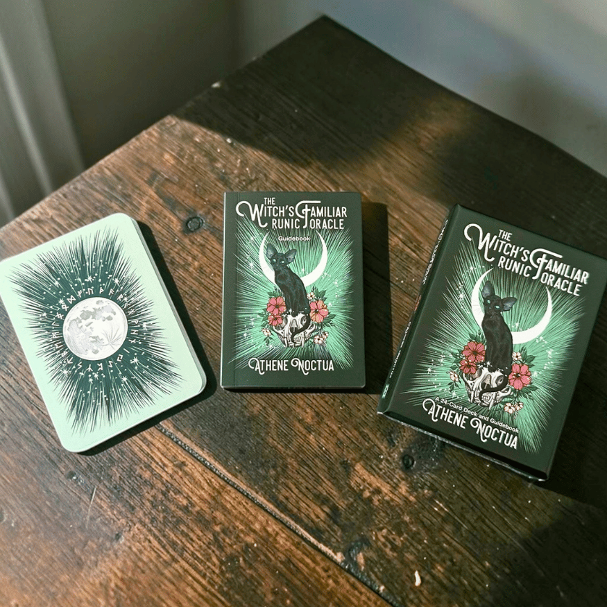 Runen Orakelkarten & Begleitbuch – The Witch’s Familiar Runic Oracle (Englisch)