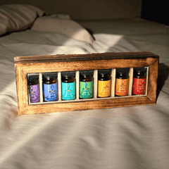 Sacred Chakra Aromaöl Set – 7 Düfte in edler Holzbox für Energie & Balance