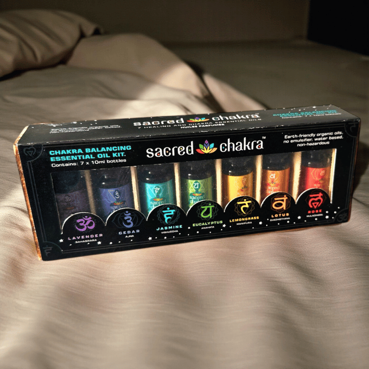 Sacred Chakra Aromaöl Set – 7 Düfte in edler Holzbox für Energie & Balance