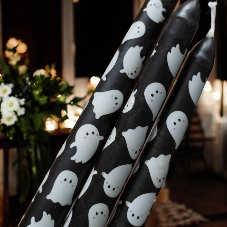Schwarze Geister-Stabkerzen (3er-Set) mit süßen Gespenstern