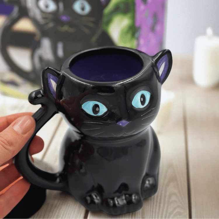 Schwarze Katzentasse – Cute & Creepy