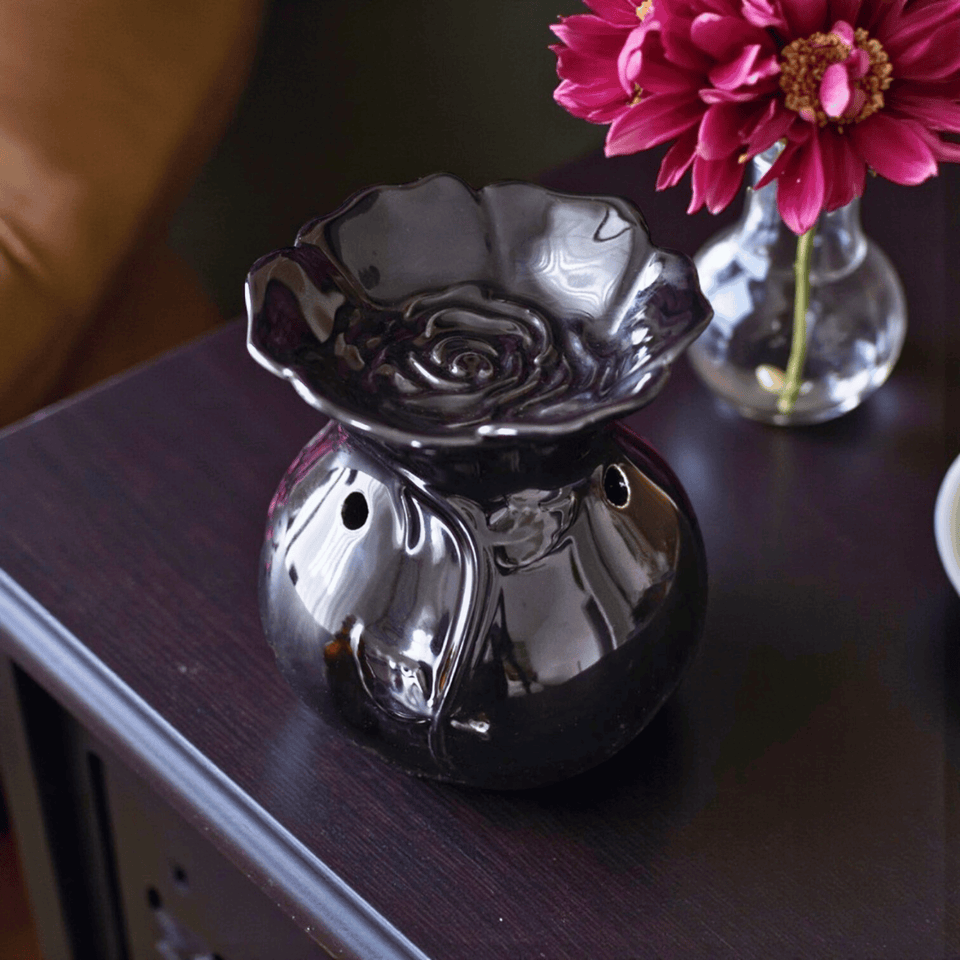 Schwarze Rose Duftlampe – Gothic Teelicht-Aromalampe als Dark-Romance-Deko