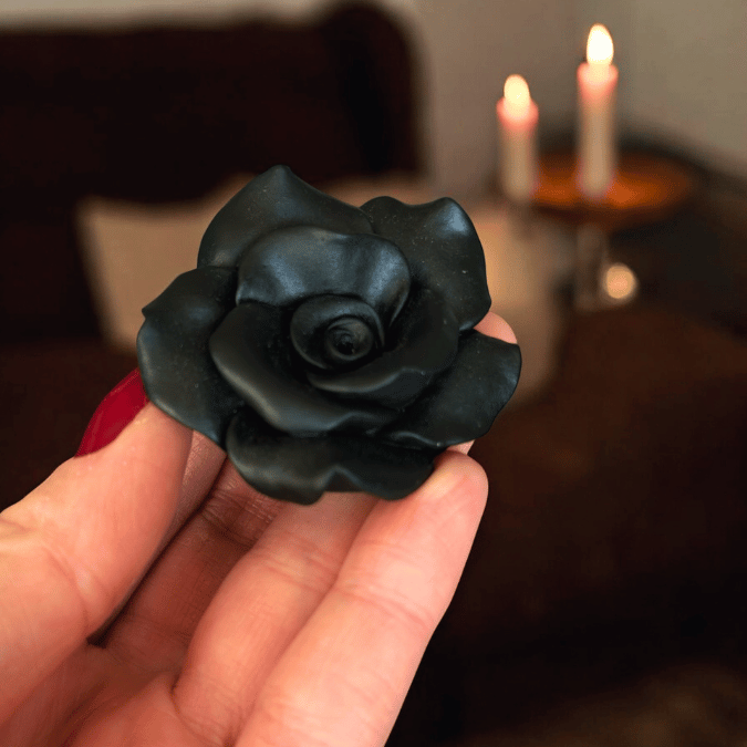 Schwarze Rose Räucherstäbchenhalter