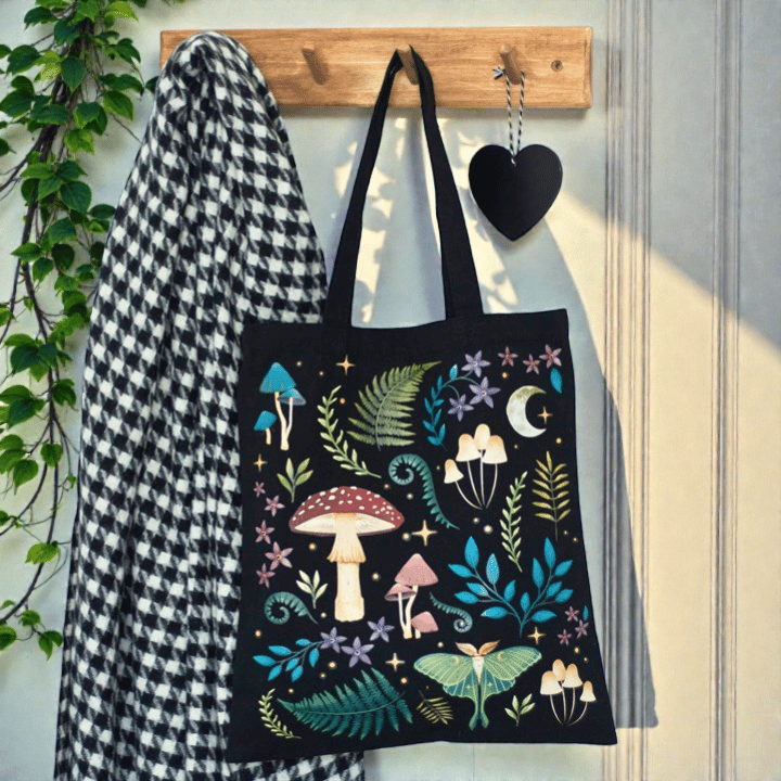 Dark Forest Stoffbeutel – Wald-Print Tasche für Alltag und Bücher