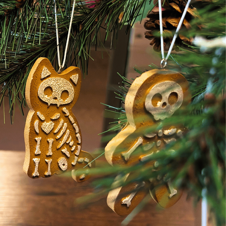 Skelett-Keks Baumschmuck – 4er-Set gruselige Ornamente