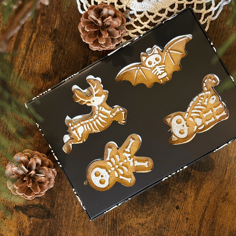 Skelett-Keks Baumschmuck – 4er-Set gruselige Ornamente