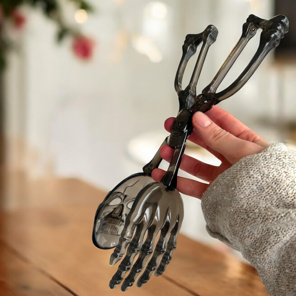 Skelett-Salatbesteck – spooky Greifzange im Knochen-Design