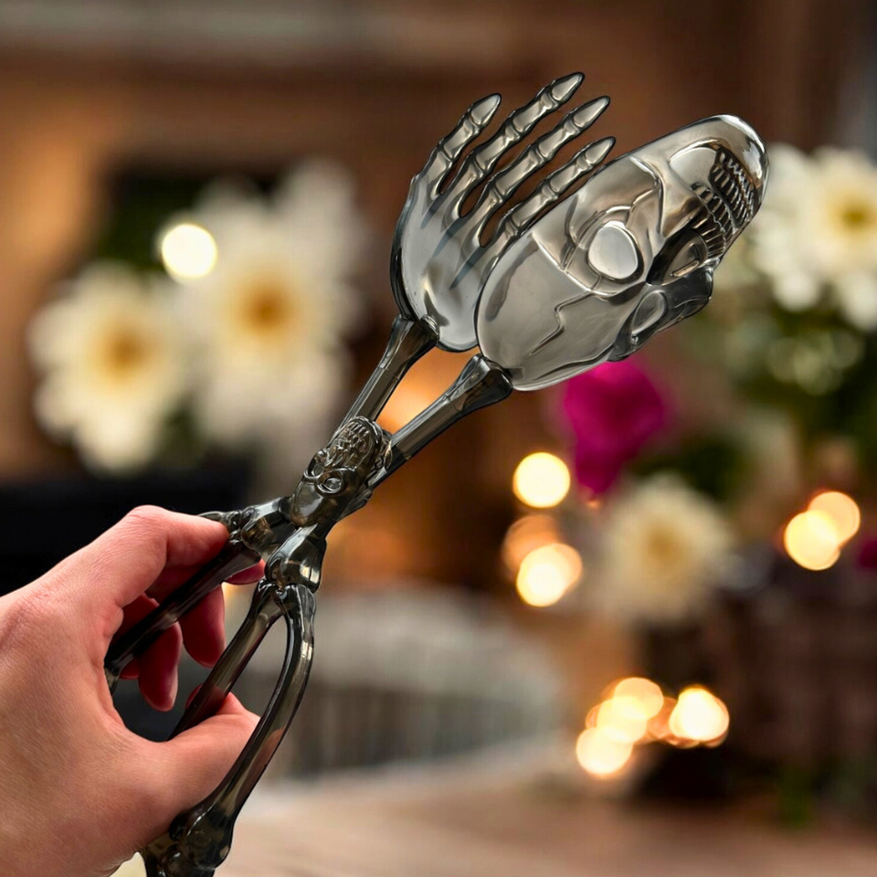 Skelett-Salatbesteck – spooky Greifzange im Knochen-Design