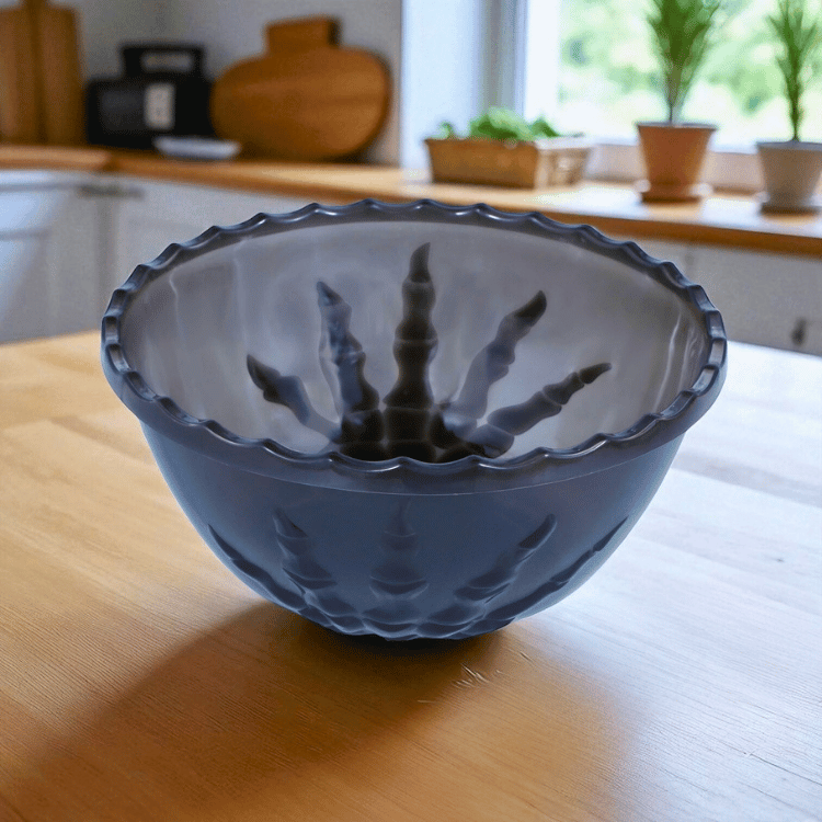 Skelett-Schüssel – schwarze XL Servierschale mit Knochenhand-Prägung