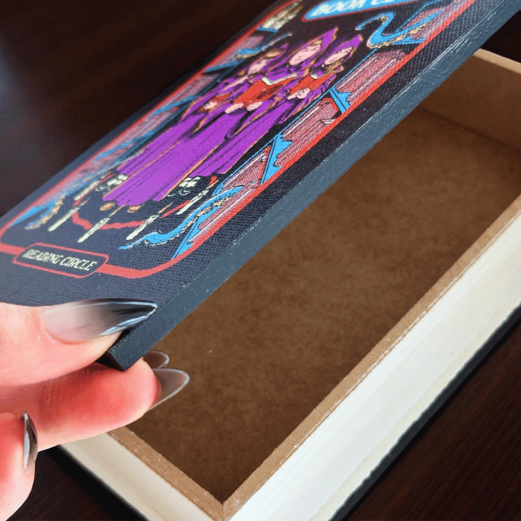 Steven Rhodes Aufbewahrungsbox „Cult Book Club“ – Buchförmige Deko Box