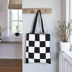 Stoffbeutel mit Schachbrettmuster & Herz-Pin