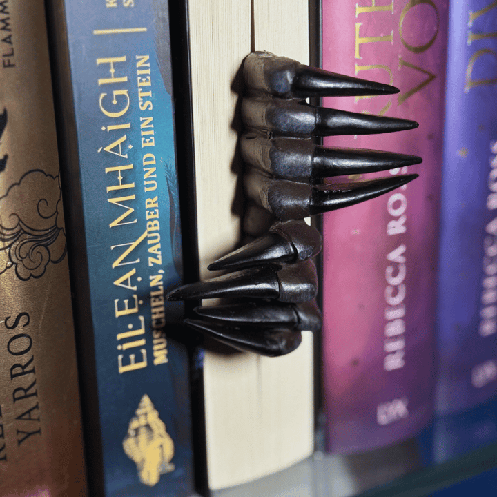 Teufelshand Lesezeichen – Gruselige Buchdeko aus Kunstharz