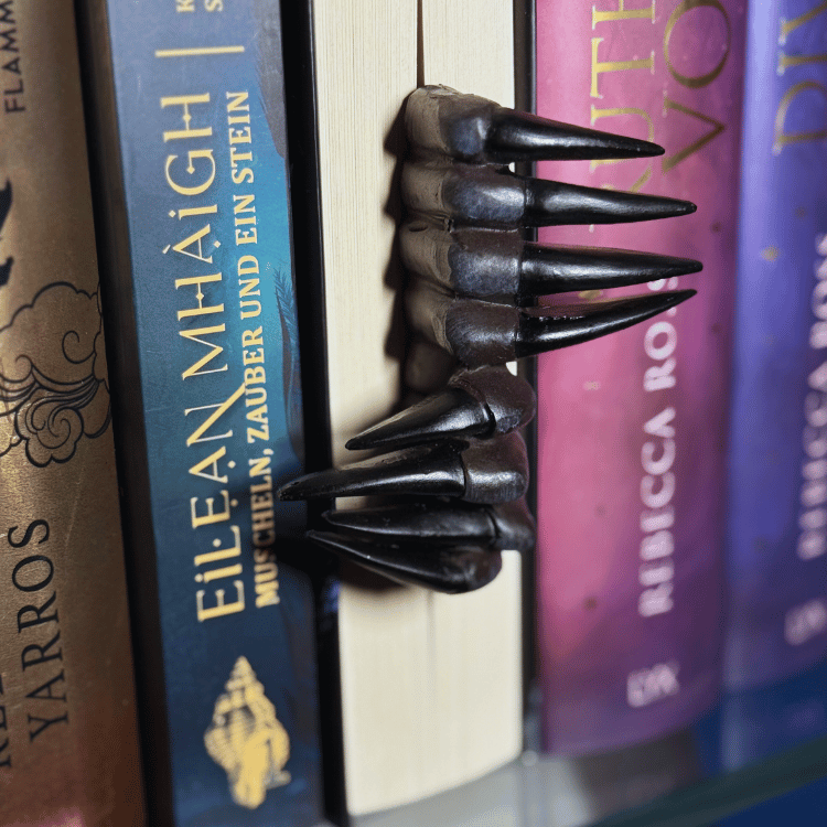 Teufelshand Lesezeichen – Gruselige Buchdeko aus Kunstharz