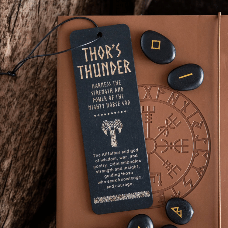 Nordische Holz-Lesezeichen mit Thor- oder Freyja-Motiv