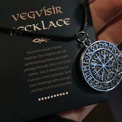Vegvísir Halskette – Wikinger Kompass am schwarzen Band
