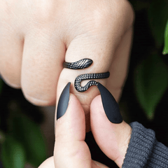 Verstellbarer Schlangen-Ring – Black Finish Statement-Ring