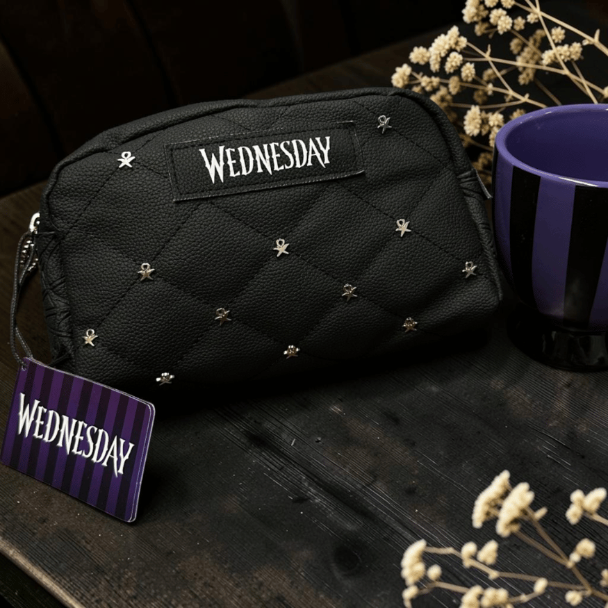 Wednesday Kosmetiktasche – für dunkle Alltagsrituale