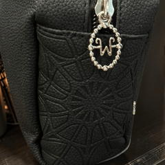 Wednesday Kosmetiktasche – für dunkle Alltagsrituale
