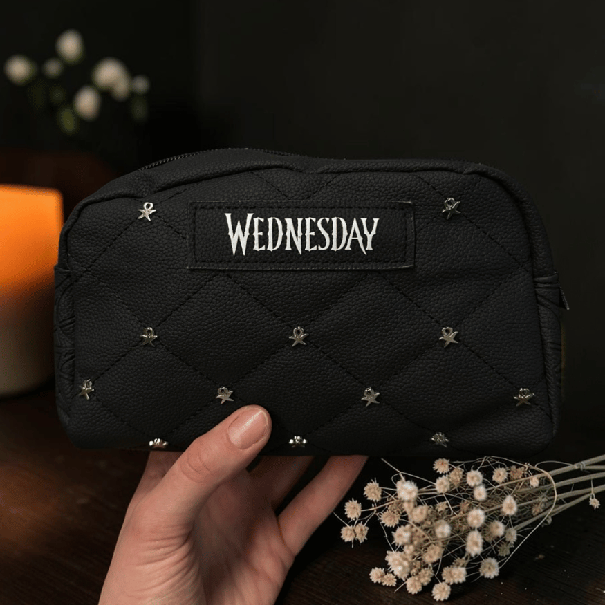 Wednesday Kosmetiktasche – für dunkle Alltagsrituale