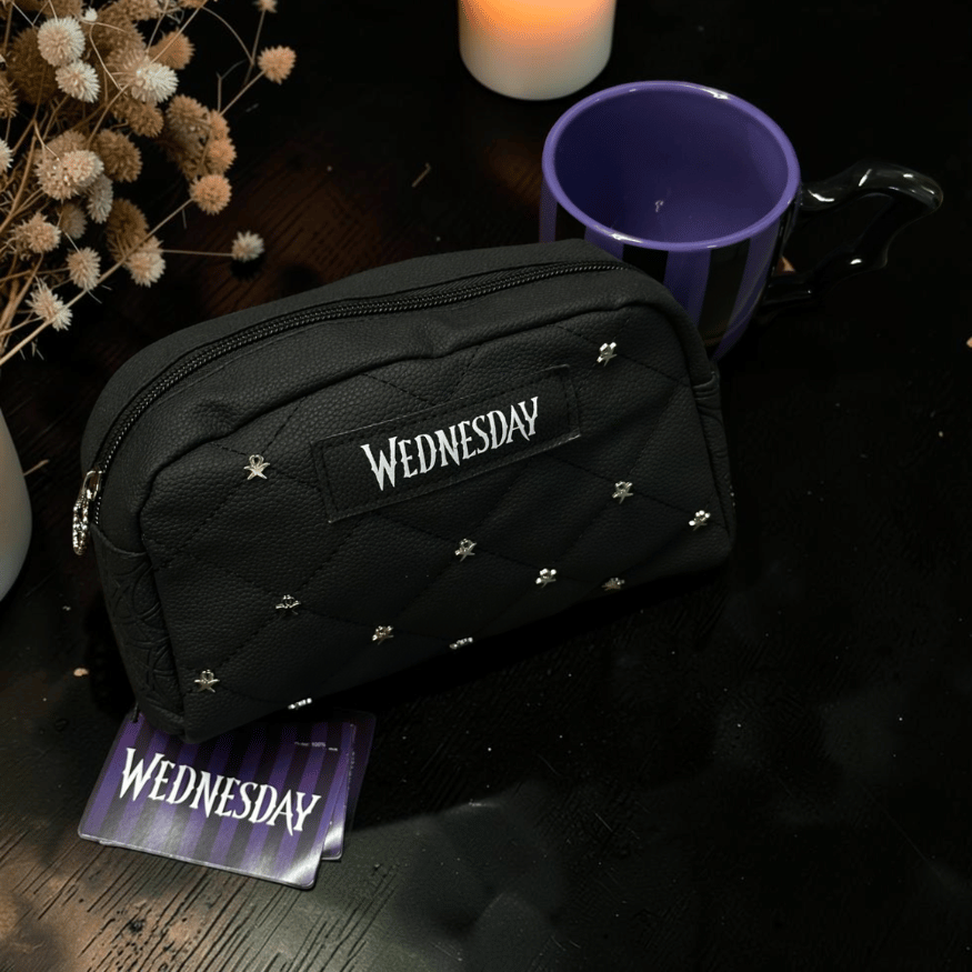 Wednesday Kosmetiktasche – für dunkle Alltagsrituale