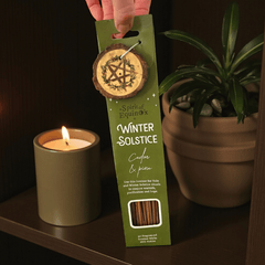 Winter Räucherstäbchen Geschenkset – Cozy Winterdüfte mit Holzhalter