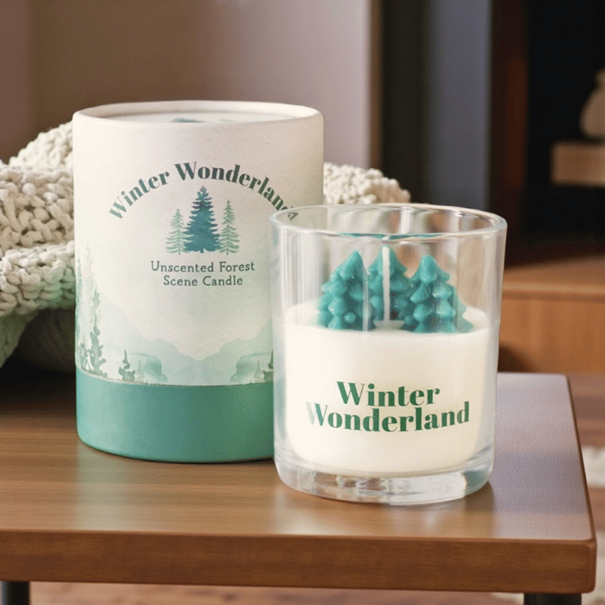 Winter Wunderland Kerze mit kleinen Tannenbäumen – filigranes Design