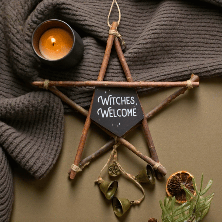 Witches Welcome Pentagramm Türdeko mit Glöckchen – Winter Deko