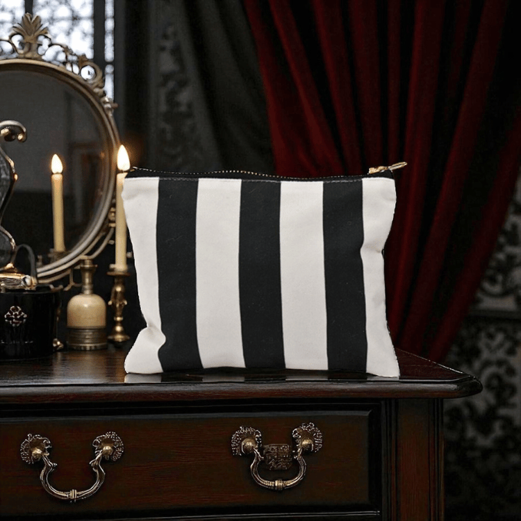 Witchy Kosmetiktasche Schwarz-Weiß Streifen (2 Varianten)