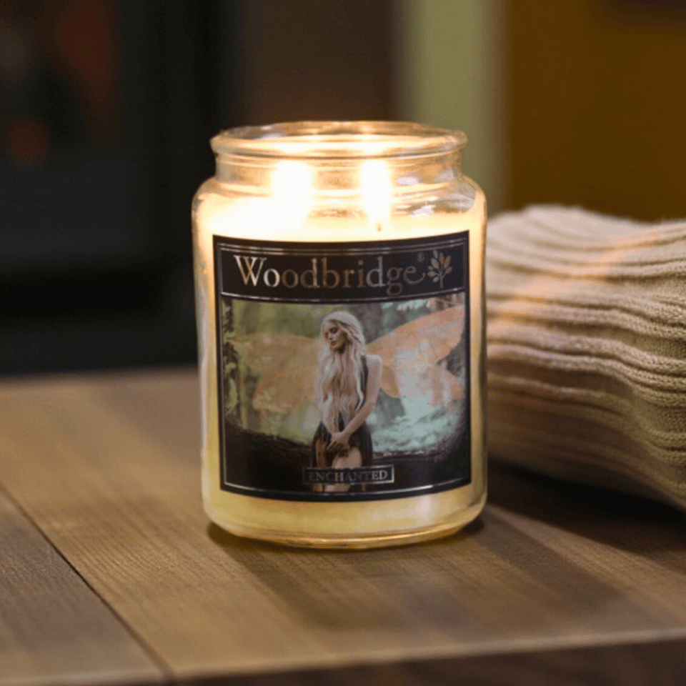 XL Woodbridge Duftkerze Enchanted – Himbeere, Jasmin, Moschus