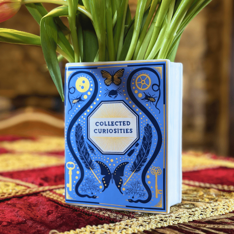 Zauberbuch Keramik Vase - Eine Sammlung an Kuriositäten