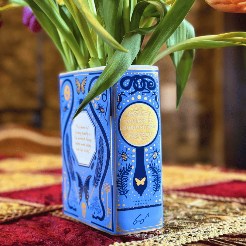 Zauberbuch Keramik Vase - Eine Sammlung an Kuriositäten