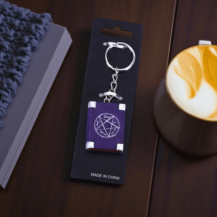Zauberbuch Schlüsselanhänger – Witches Grimoire Keyring
