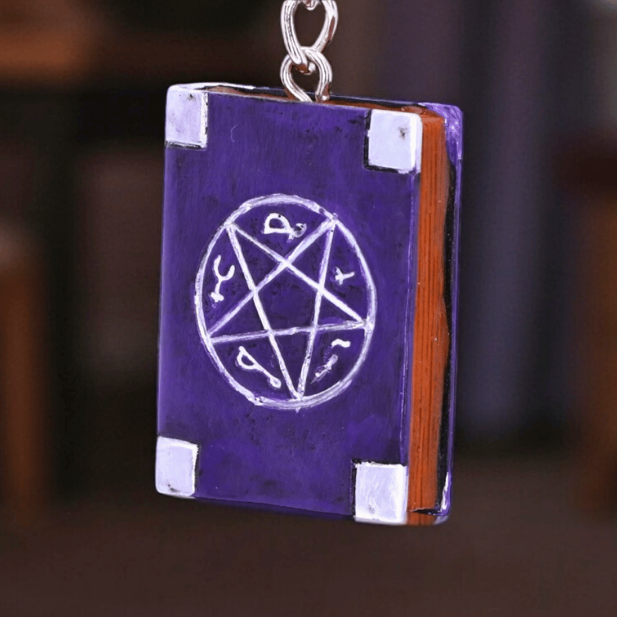 Zauberbuch Schlüsselanhänger – Witches Grimoire Keyring