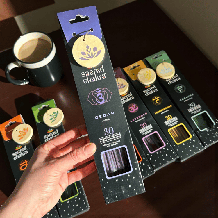 Sacred Chakra Räucherstäbchen mit Holzhalter – 40 Sticks für Balance & Achtsamkeit