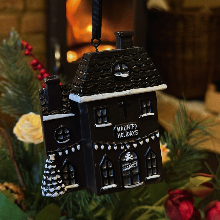 Festliches Spukhaus Ornament – Spooky Weihnachtsdekoration