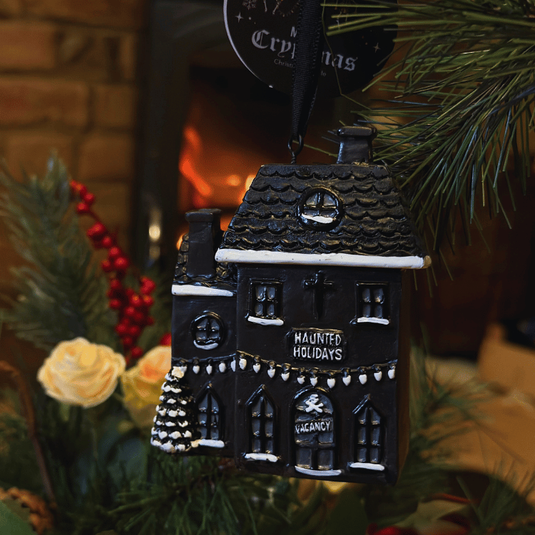 Festliches Spukhaus Ornament – Spooky Weihnachtsdekoration