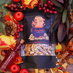 Phönix Tränen mit Zutaten, verstreuten Tee und magischen Elementen - Hexenküche