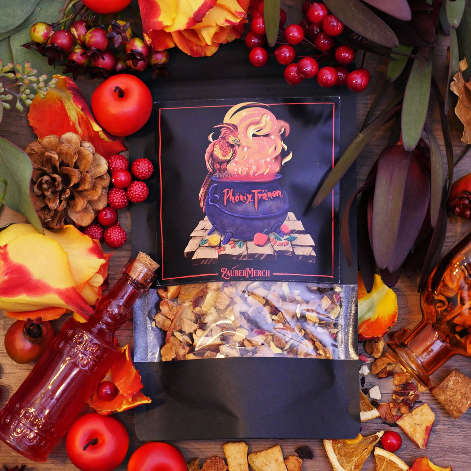 Phönix Tränen mit Zutaten, verstreuten Tee und magischen Elementen - Hexenküche